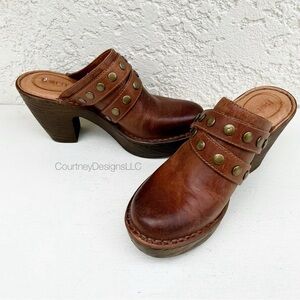 Born Marney 3.5" Size 7 heel studded leather lightweight platform clog